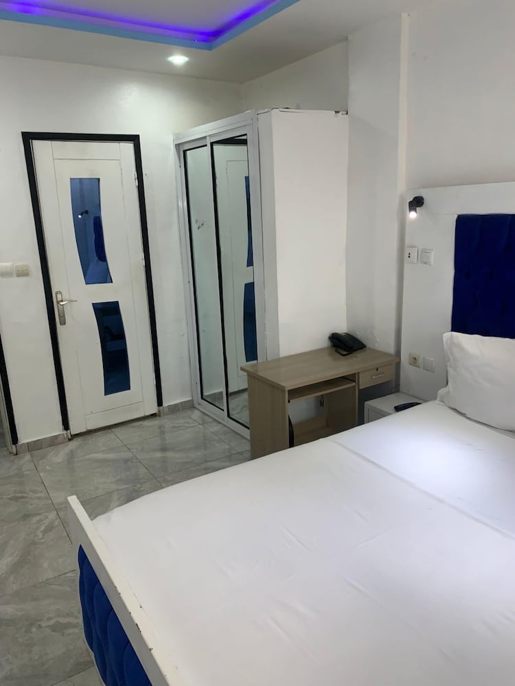 Residence Hotellière Elvira's Home — 4-Star Luxury Hotel in Douala, Cameroon
