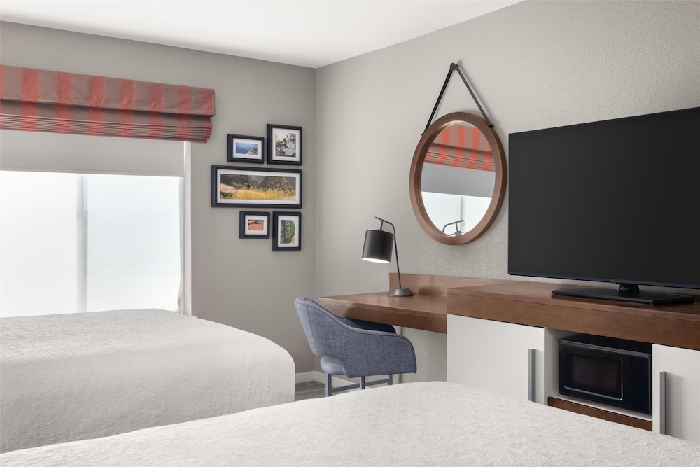 Hampton Inn & Suites Fresno - photo 4