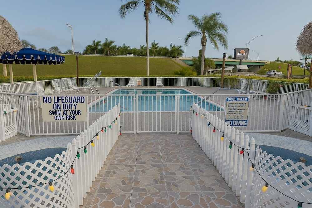 Belmont Inn & Suites - photo 12