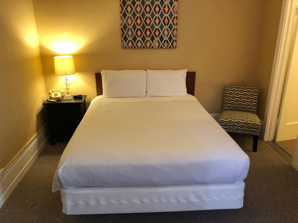 SF Plaza Hotel - photo 23