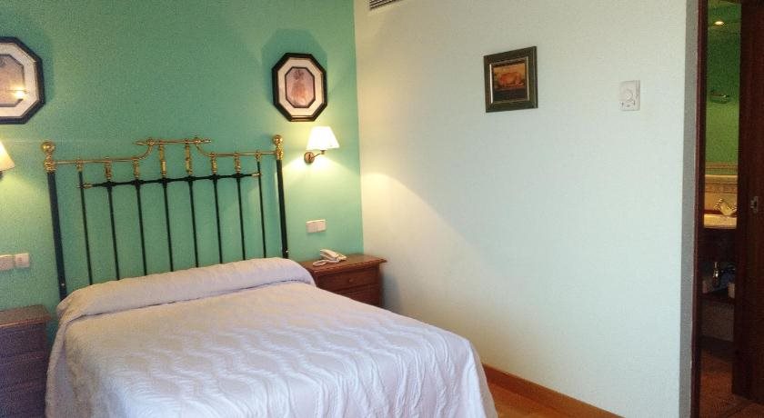 Hotel Puerta Sepulveda — Sepulveda