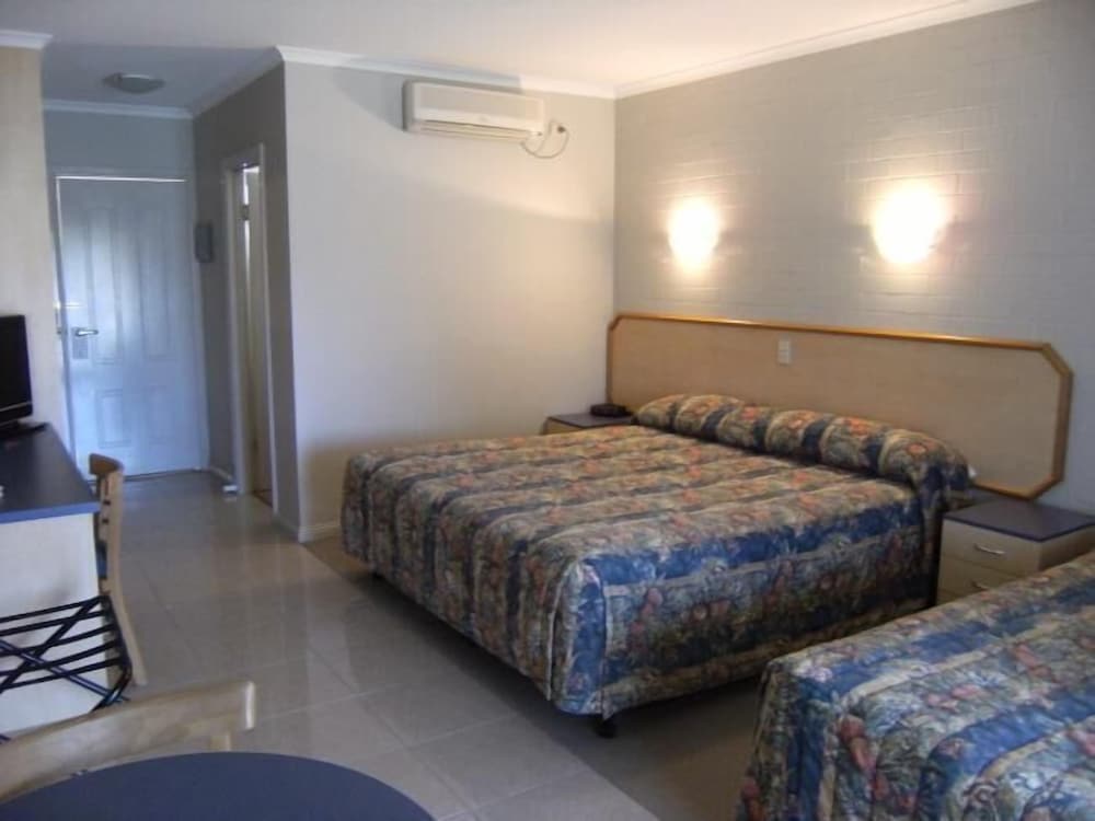 Euston Club Motel — Irymple — photo 4