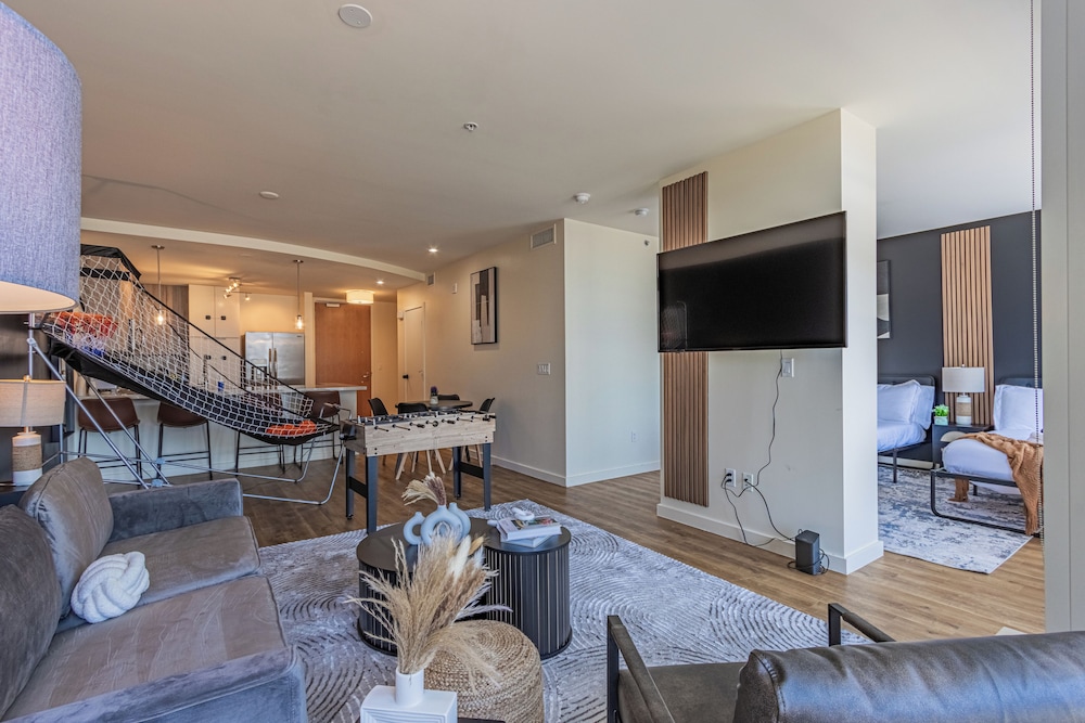 Rove Living Kl 44 Monroe — 4-Star Luxury Hotel in Phoenix, United States