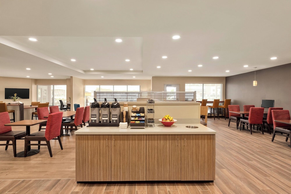 TownePlace Suites by Marriott Cedar Rapids Marion - photo 31