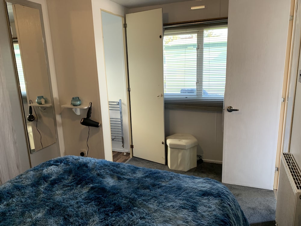 Immaculate 2 Bed Caravan in Clacton On Sea in Clacton-On-Sea, United Kingdom