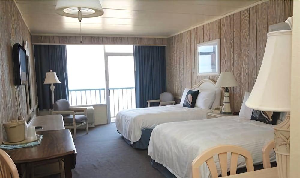 Belvedere Beach Resort - photo 13