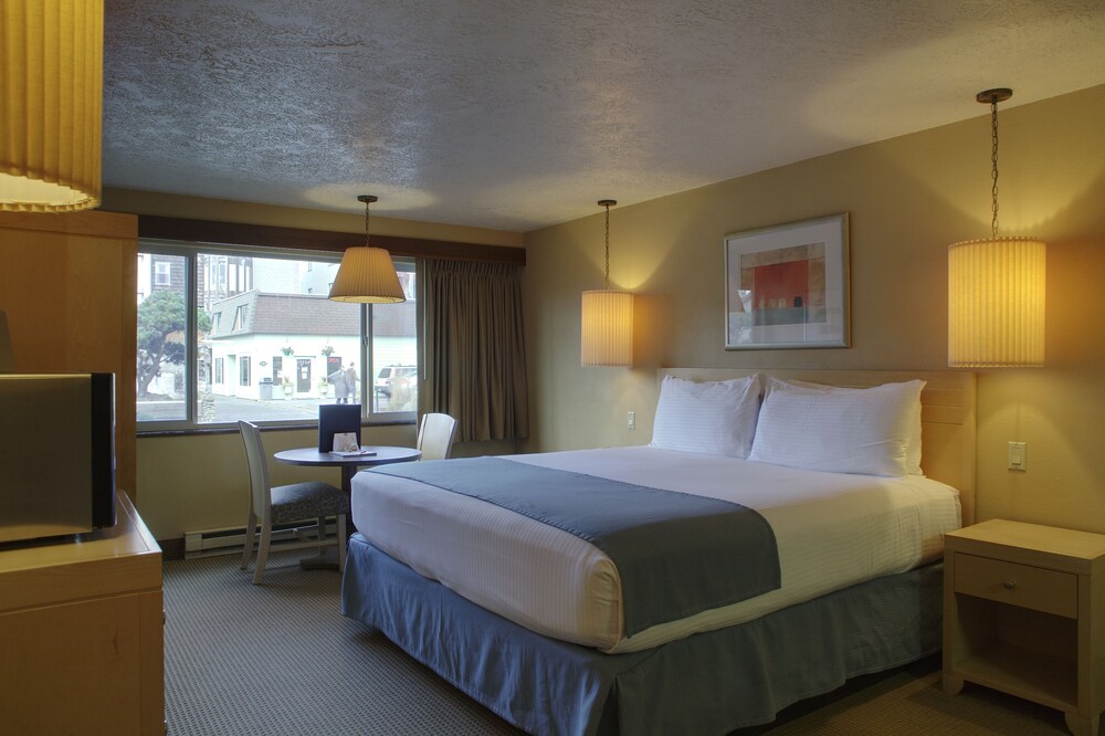 Hi Tide Oceanfront Inn - photo 23