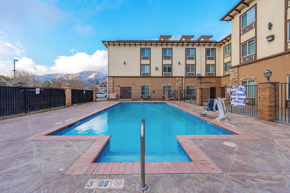 Holiday Inn Express & Suites Frazier Park by IHG - photo 26