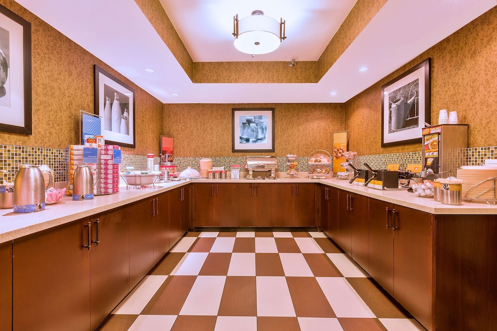 Hampton Inn Hendersonville - photo 40