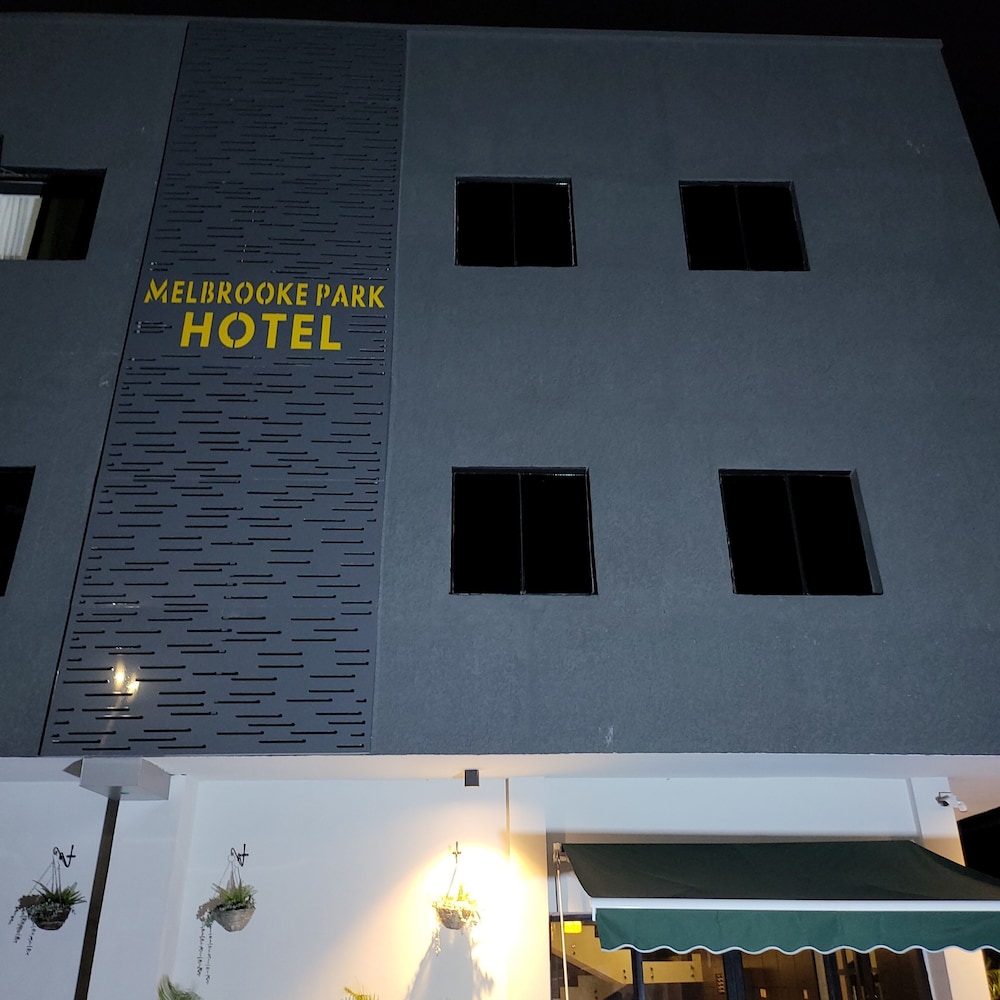 Melbrooke Park Hotel - last minute hotel in Lagos