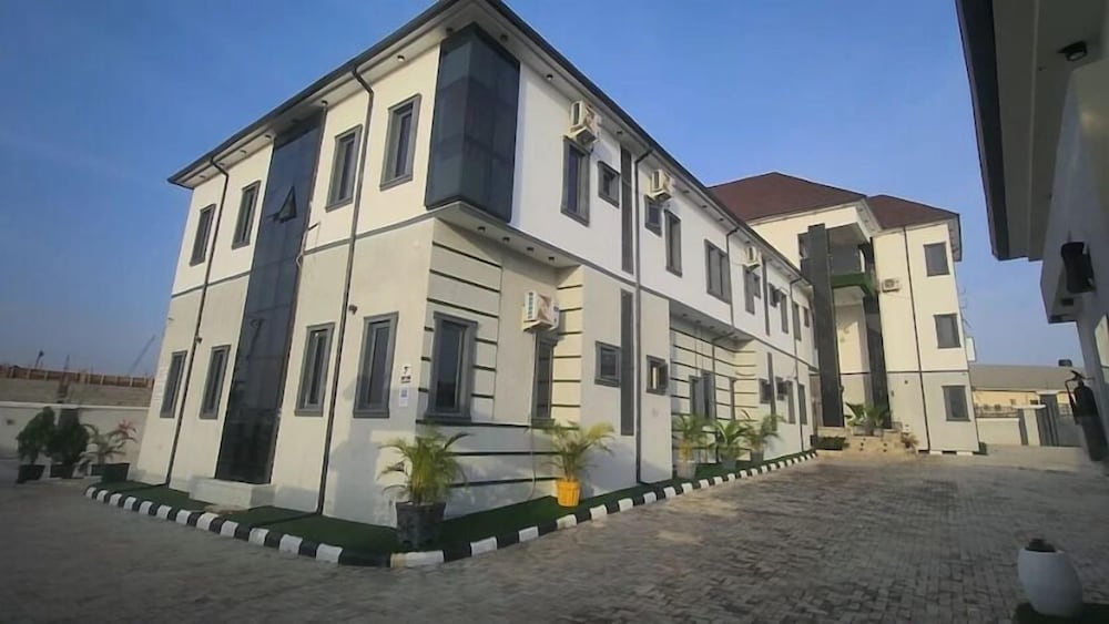 D King Suites and Apartment — 4-Star Luxury Hotel in Abuja, Nigeria