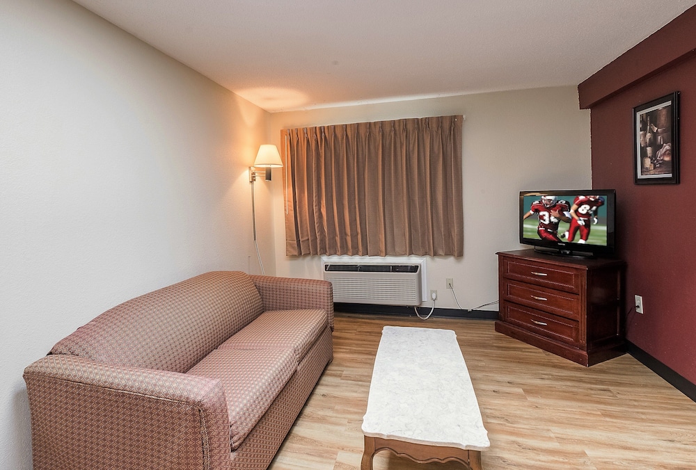 Red Roof Inn Hartford Vernon - photo 8