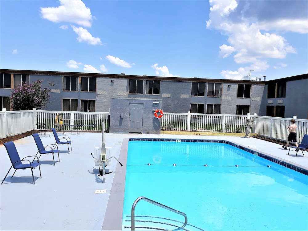 Madison Inn and Suites - photo 54