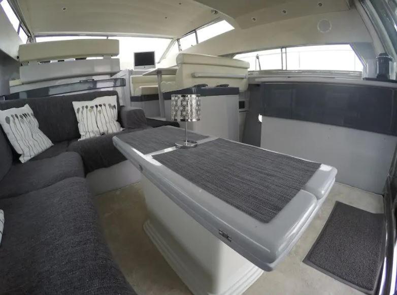 Beautiful and magnific yacht - carbon neutral hotel in Lisbon