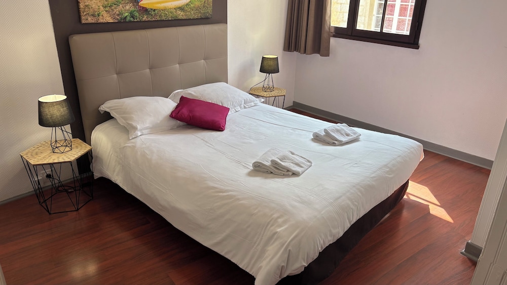 Hôtel Les Trois Lys in Azay-Le-Rideau, France