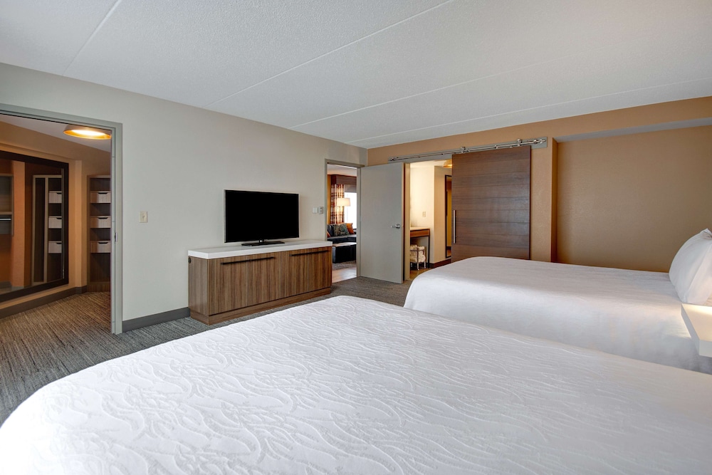 Hilton Garden Inn Terre Haute - photo 21