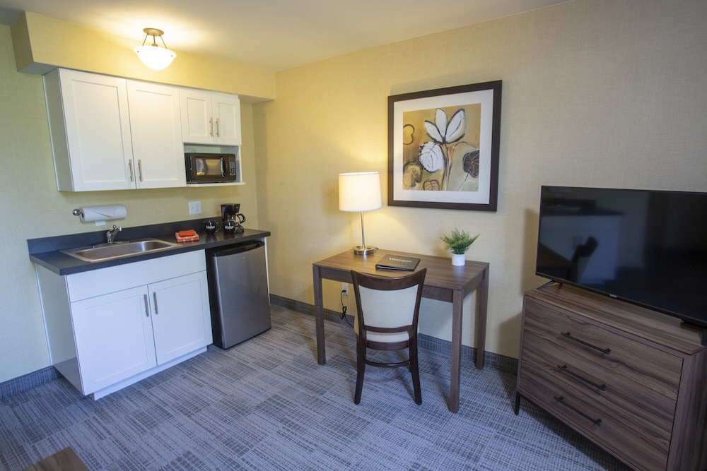 Lakeshore Inn - photo 10