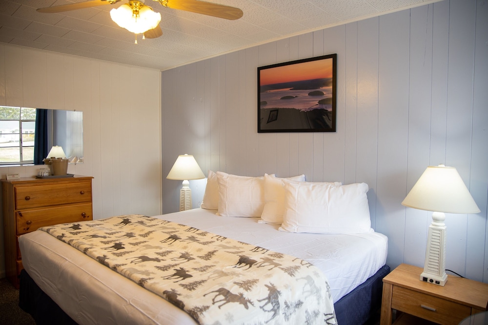 Isleview Motel and Cottages - photo 13