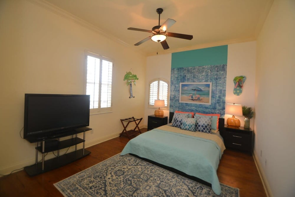 Ocean View Paradise Steps away from the Beach Will Accommodate Up To 10 People including 1 3 Fa - photo 39