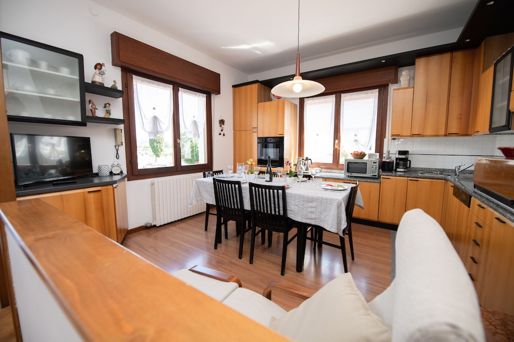 Il Cortiletto Appartamento Anna — 4-Star Luxury Hotel in Manerba Del Garda, Italy