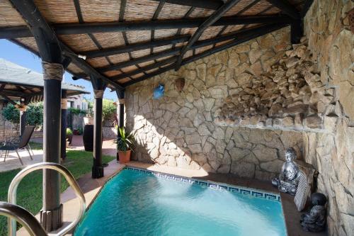 Villa Indie — 4-Star Luxury Hotel in Chiclana De La Frontera, Spain