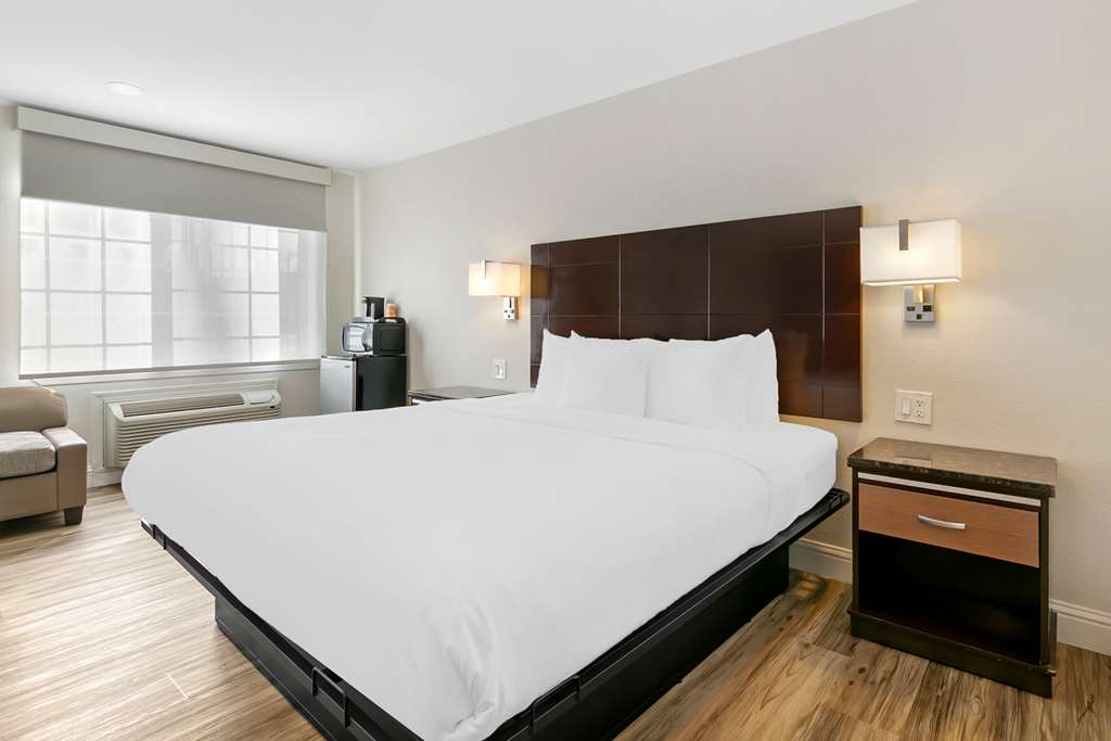 Quality Inn & Suites Sacramento Downtown Area - photo 17