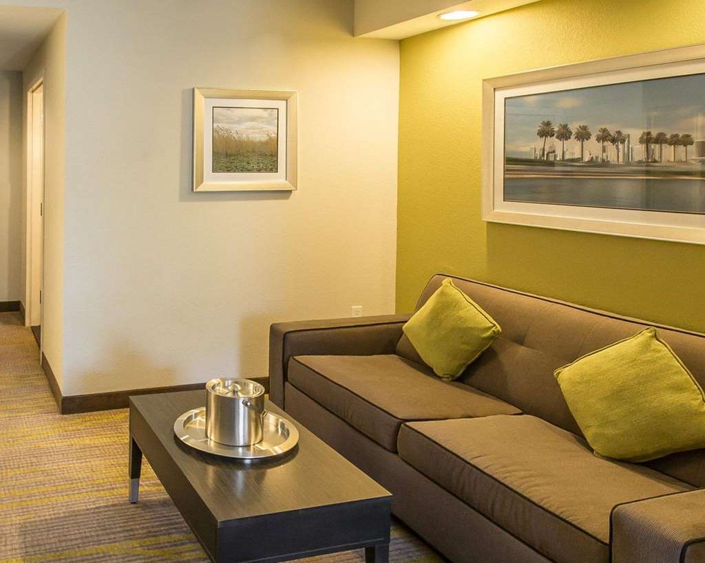 Comfort Suites Miami Airport North - photo 19