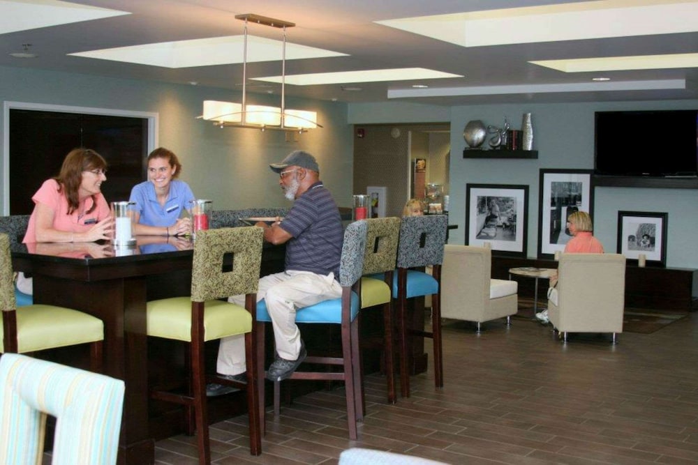 Hampton Inn Williamston - photo 12