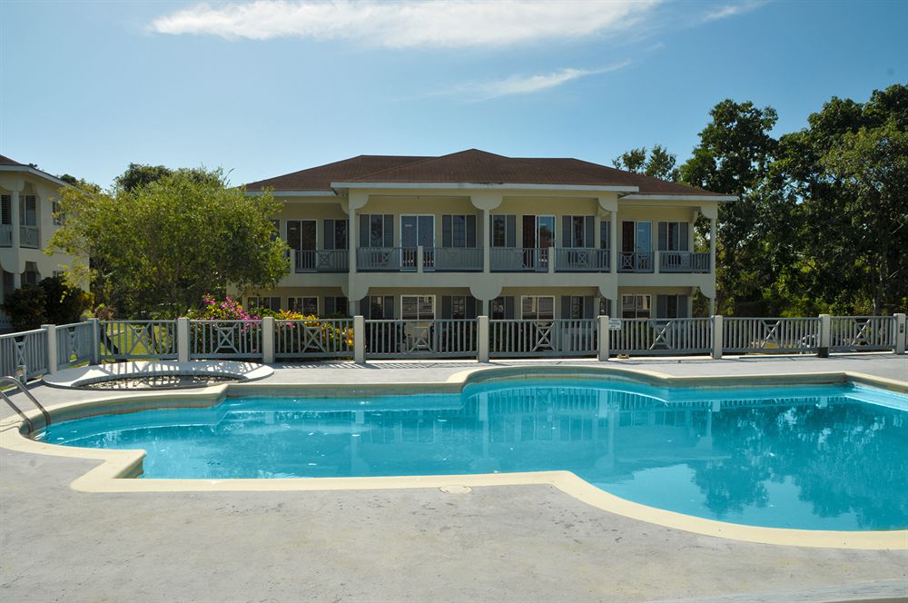 Royale Hummingbird Cliff Hotel in Negril, Jamaica