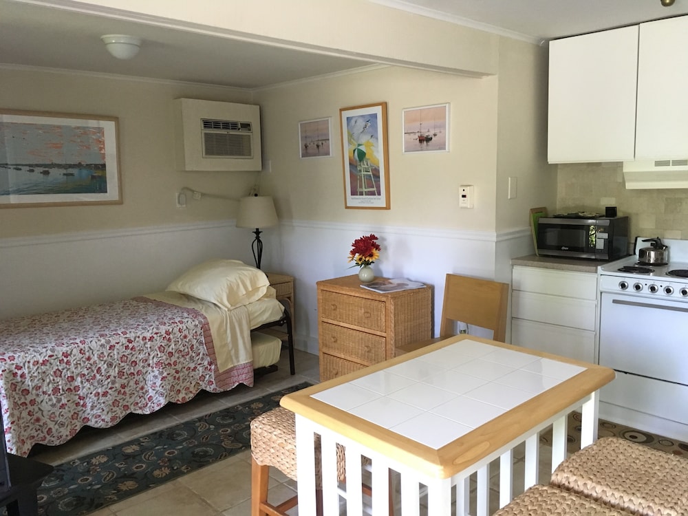 Westhampton Seabreeze Motel - photo 8