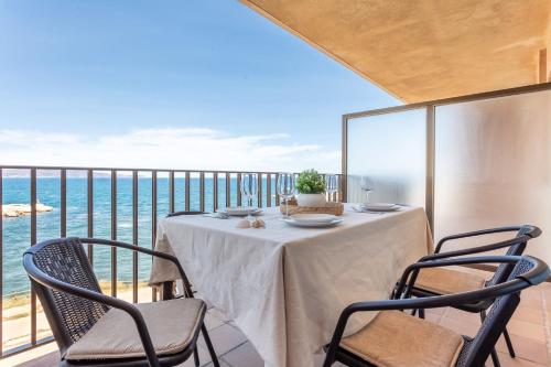Apartamento El Capitan — 4-Star Luxury Hotel in L'escala, Spain