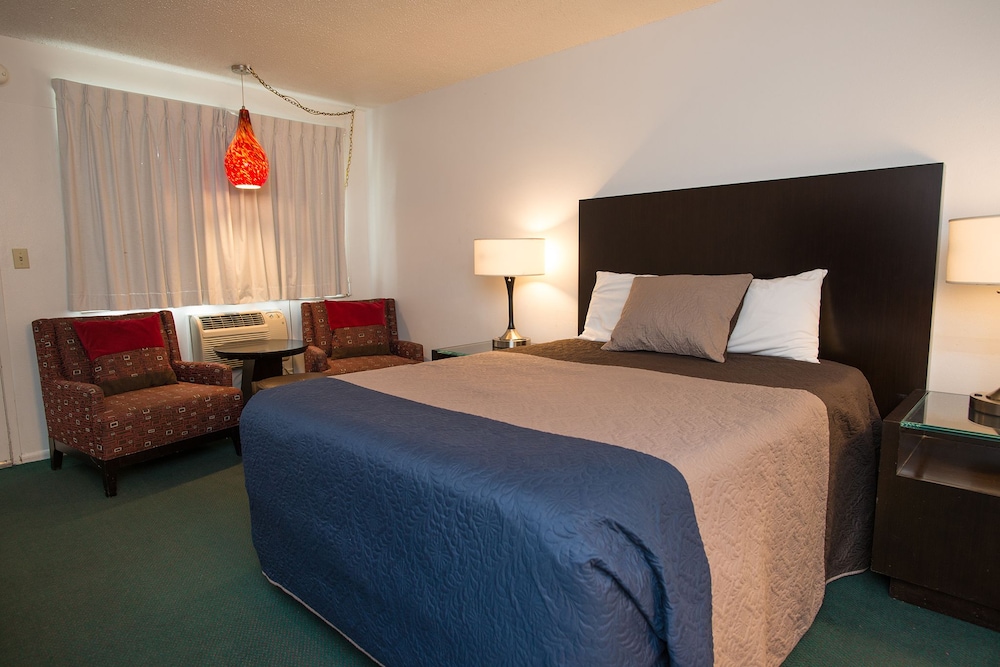 Cougar Land Motel - photo 6