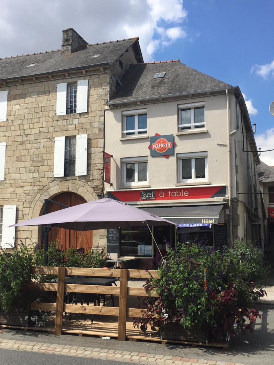 Set A Table - carbon neutral hotel in Broons
