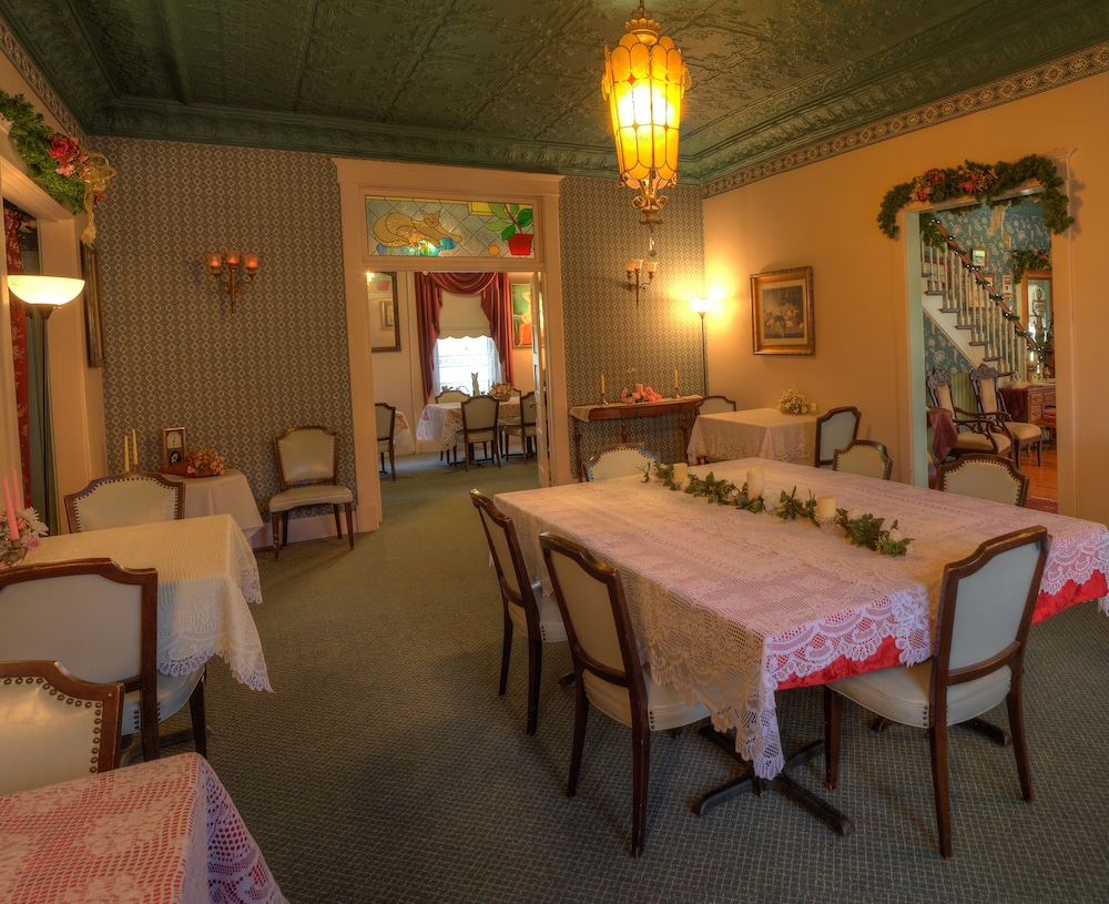 Inn of the Six Toed Cat - photo 33