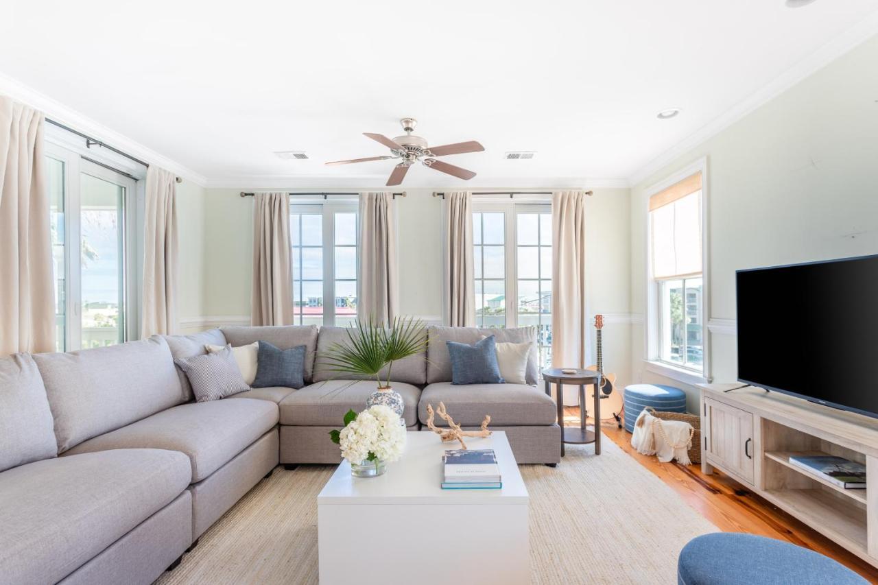 Sea Shell by Avantstay Breezy Beachside Getaway w Rooftop Deck & 6 BRs - photo 5