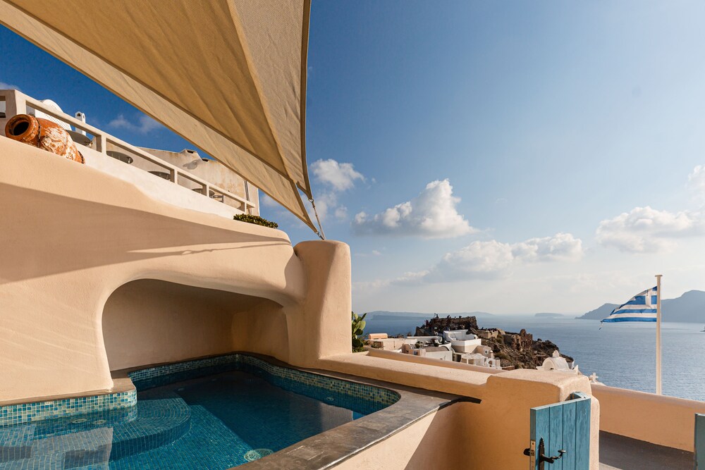 Nano Oia Villas — 4-Star Luxury Hotel in Oia, Greece