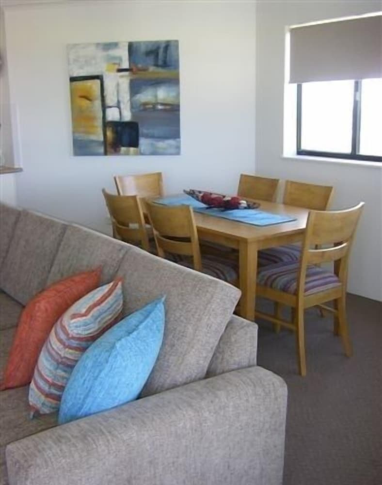 Meridian Caloundra Accommodation — Kings Beach — photo 2