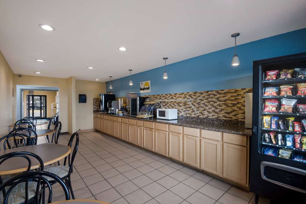 Days Inn by Wyndham Ankeny Des Moines - photo 17