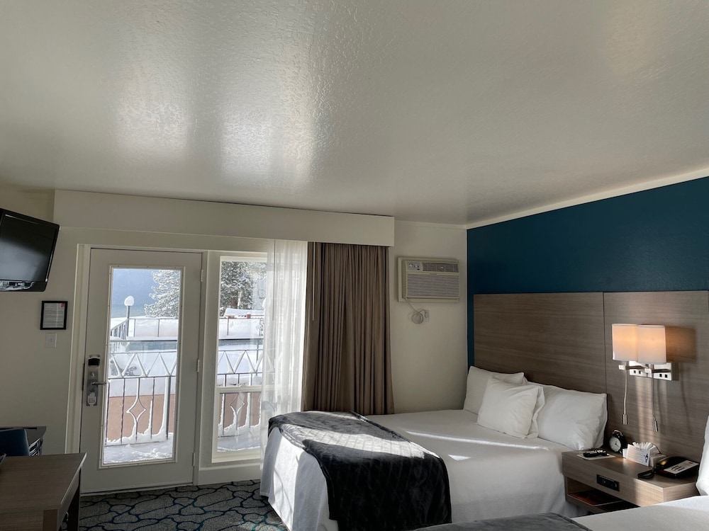 Crown Motel and Family Resort - photo 11