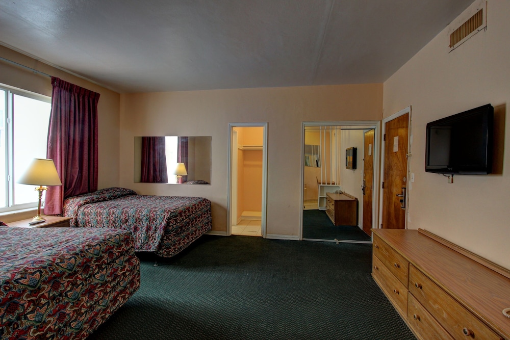 Geneva Hotel - photo 8