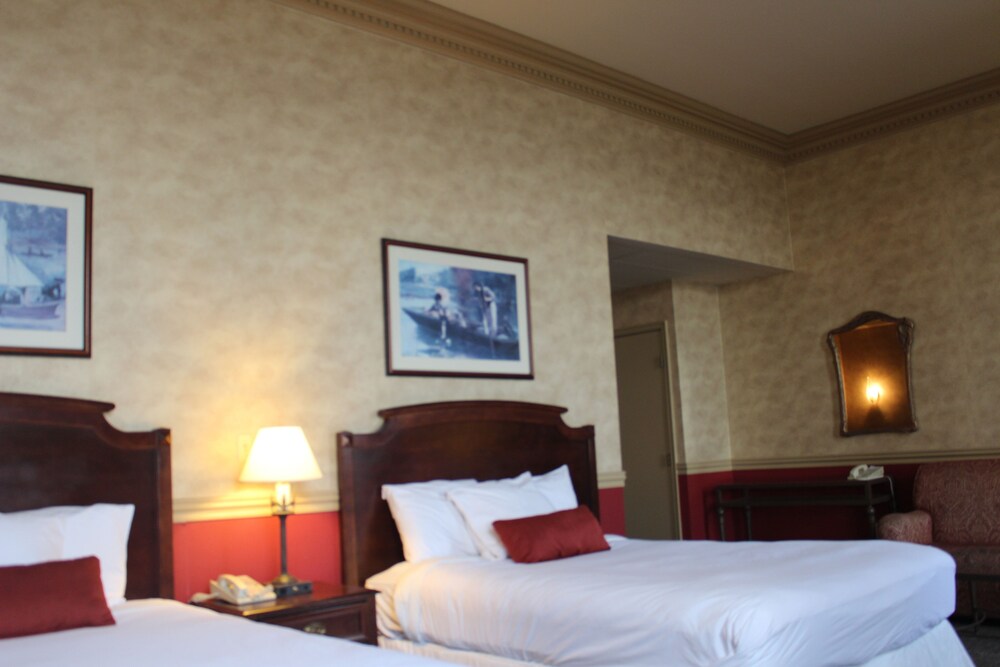 Roberts Riverwalk Urban Resort Hotel - photo 16
