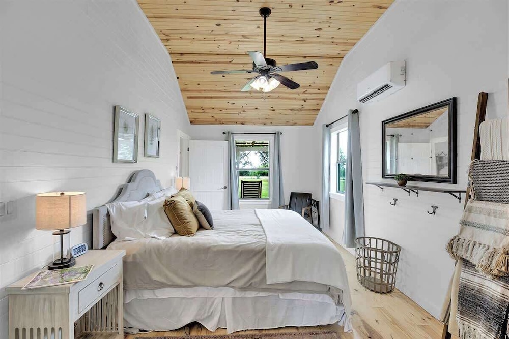3 Acres of Luxury and Views in Fred Wine Country - photo 6