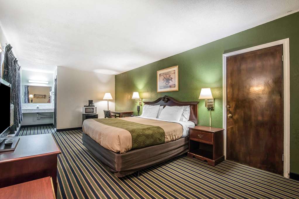 Econo Lodge Brattleboro South - photo 18