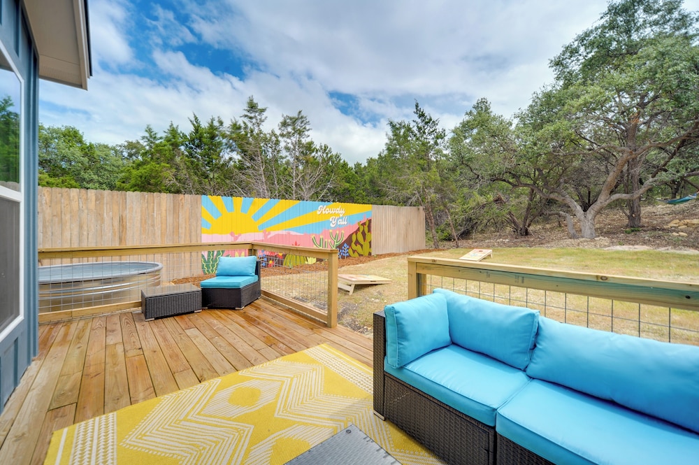 Canyon Lake Oasis: Backyard & Wraparound Deck — hotel in Canyon Lake