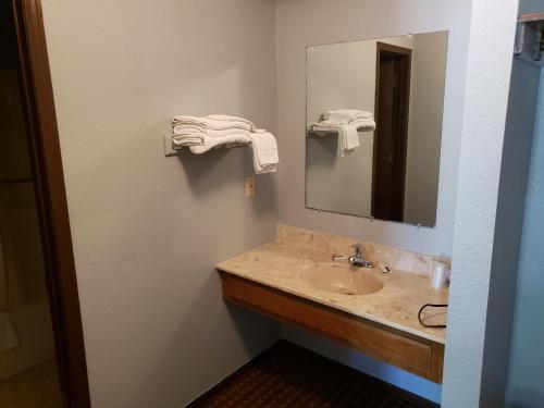 Land of Ahs Motor Inn - photo 17