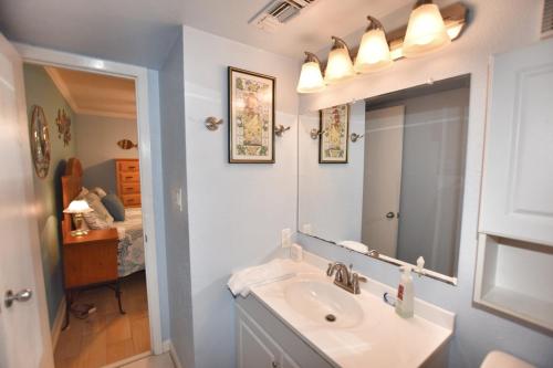 0303 Waters Edge Resort 1 Bedroom Condo by RedAwning - photo 17