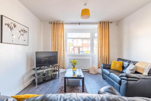 Beautiful 3 bedroom House near West Bromwich contractors Family NHS — 4-Star Luxury Hotel in West Bromwich, United Kingdom