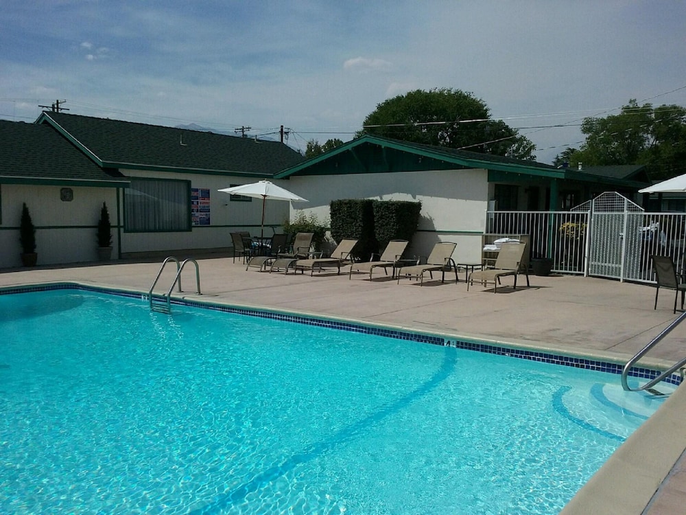 Bishop Village Motel - carbon neutral hotel in Bishop