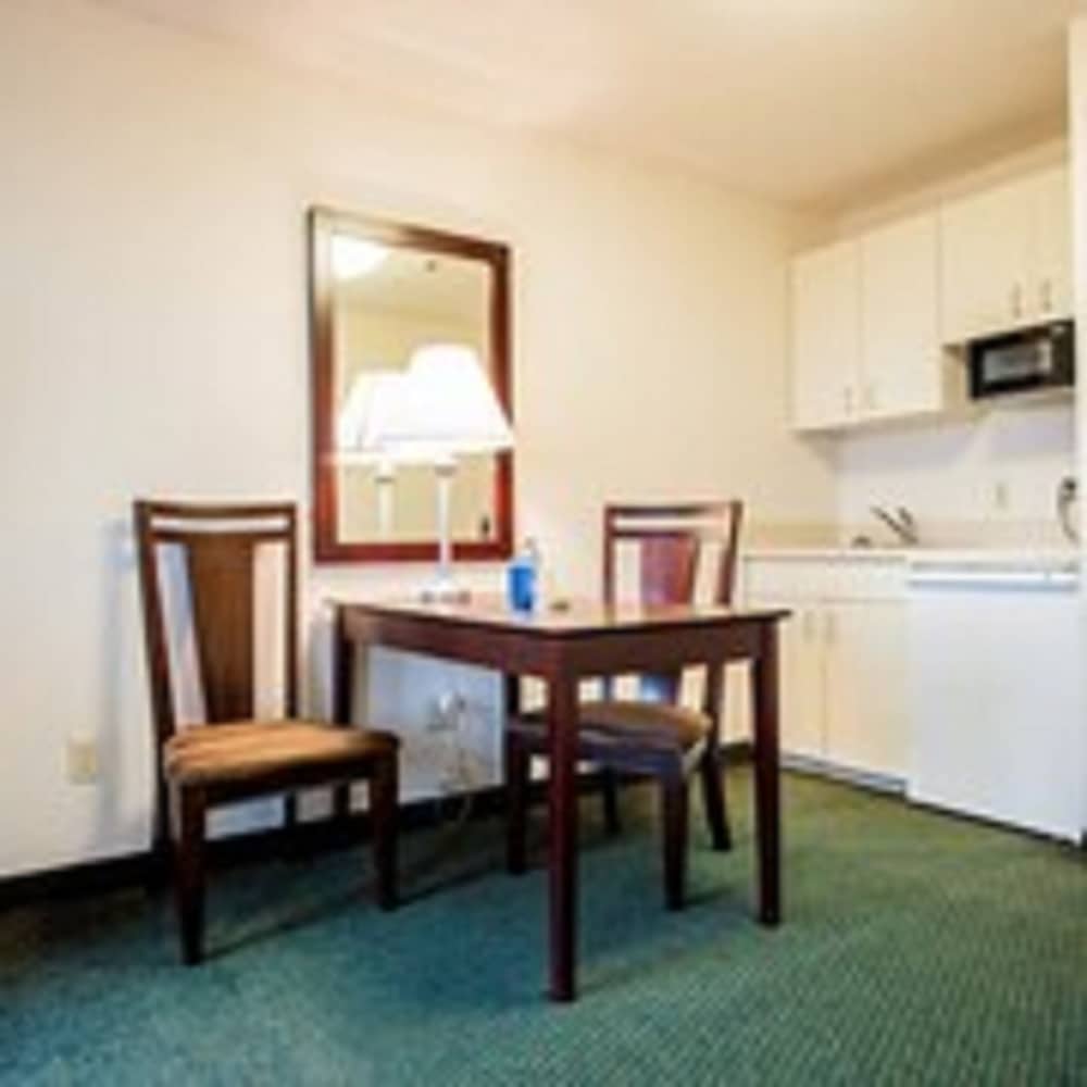 Greystone Inn and Suites - photo 12