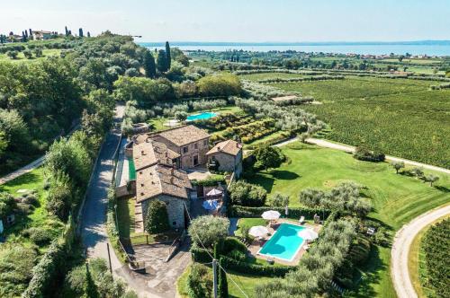 Agriturismo Borgata Levita — 4-Star Luxury Hotel in Bardolino, Italy